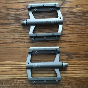 VP 69 pedals mountain road bicycle Aluminum gray